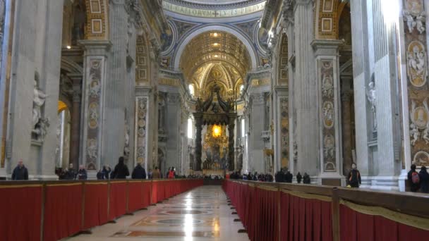 Interieur van de Sint-Pietersbasiliek — Stockvideo