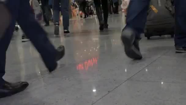 Nogi osób dojeżdżających do pracy — Wideo stockowe