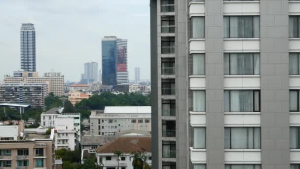 De Skyline van de stad met wolkenkrabbers in Bangkok — Stockvideo