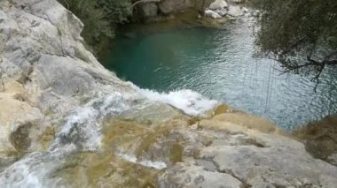 dağ nehir ve şelale