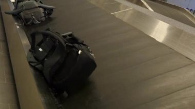 Varış kemerinde hareketli Bagaj çanta