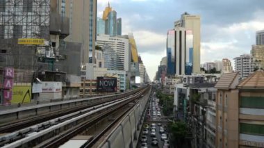 kamera tarafından geçen metroyu 