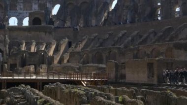 Colosseum yürüyen turist