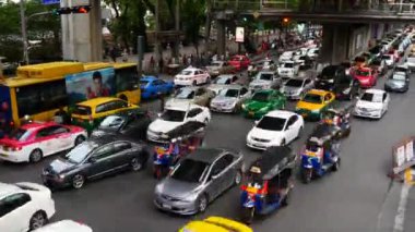 Şehir merkezinde trafik sıkışıklığı