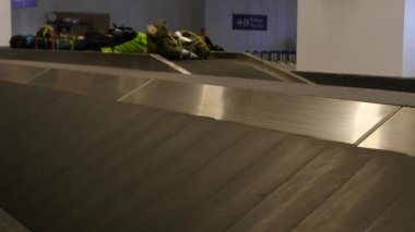 Varış kemerinde hareketli Bagaj çanta