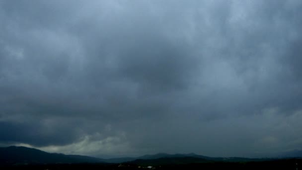 Суперклеточный шторм с темными облаками — стоковое видео