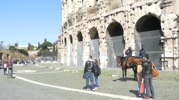 Eingang zum römischen Kolosseum — Stockvideo