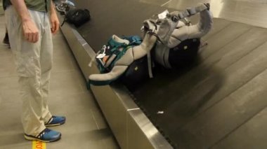 Varış kemerinde hareketli Bagaj çanta