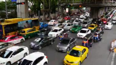 Şehir merkezinde trafik sıkışıklığı