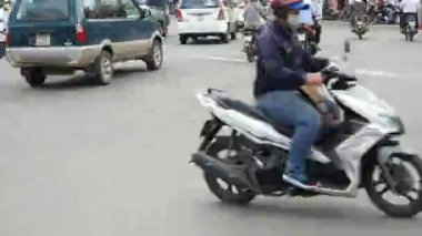 Ho Chi Minh yolu üzerinde kaotik trafik