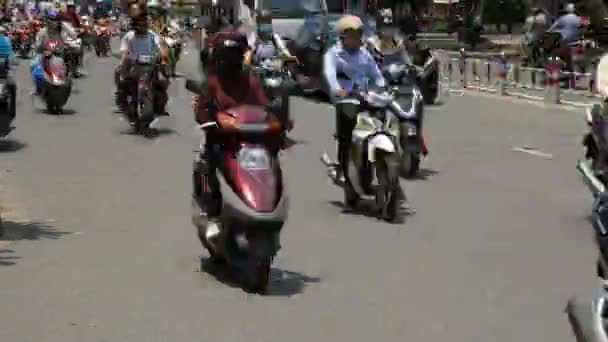 Chaotischer Verkehr auf der Straße von Ho Chi Minh — Stockvideo