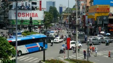 Ho Chi Minh yolu üzerinde kaotik trafik