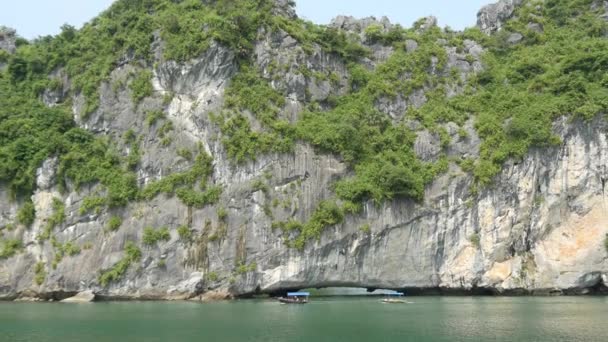 Tropické krajiny ostrova ha long bay — Stock video