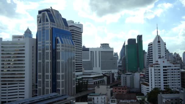 Ciudad Skyline con rascacielos en Bangkok — Vídeo de stock