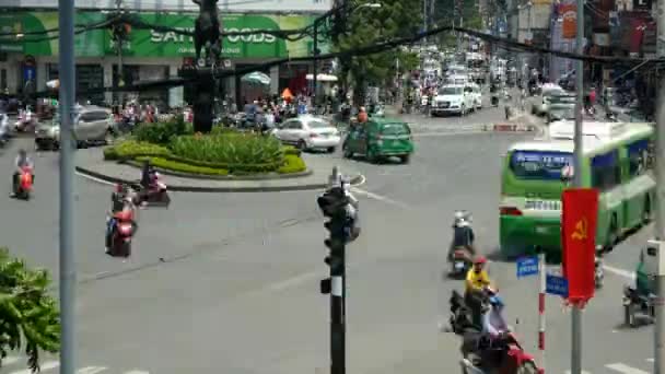 Chaotischer Verkehr auf der Straße von Ho Chi Minh — Stockvideo