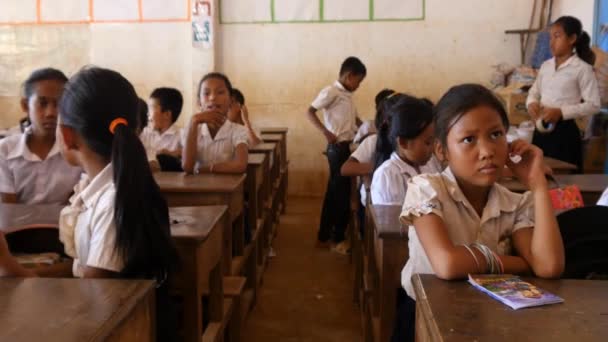 Bambini cambogiani a scuola — Video Stock