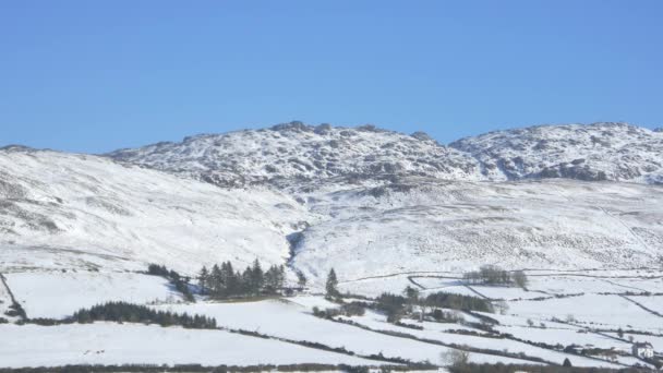 Montañas de nieve silvestre — Vídeos de Stock