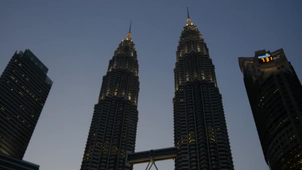Petronas twin towers — Stockvideo