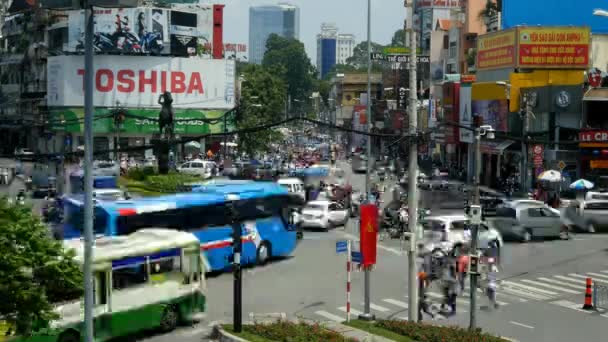 Tráfico caótico en la carretera de Ho Chi Minh — Vídeo de stock