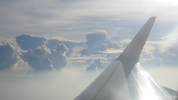 Nuvens bonitas no céu azul — Vídeo de Stock