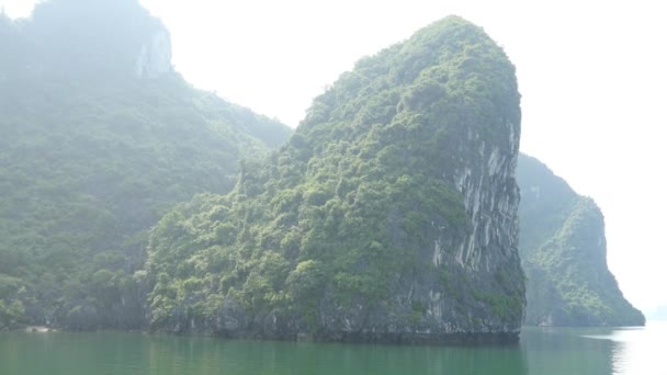 Tropiska landskapet i ha long bay — Stockvideo