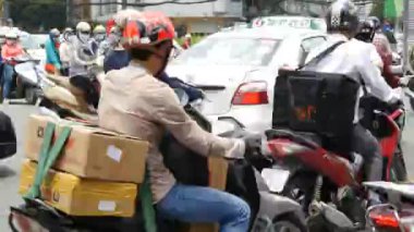 Ho Chi Minh yolu üzerinde kaotik trafik