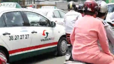 Ho Chi Minh yolu üzerinde kaotik trafik