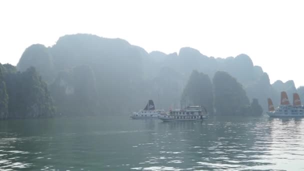 Tropiska landskapet i ha long bay — Stockvideo