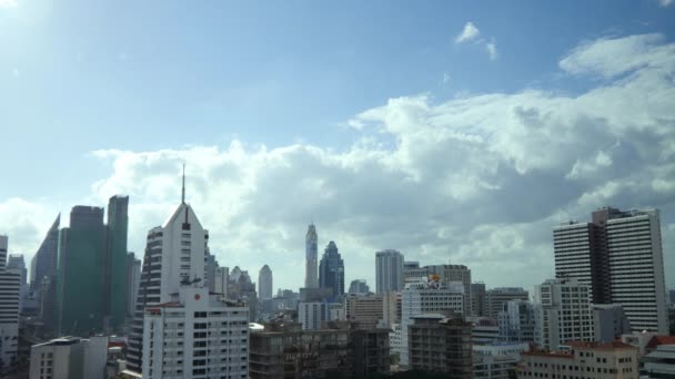 De Skyline van de stad met wolkenkrabbers in Bangkok — Stockvideo
