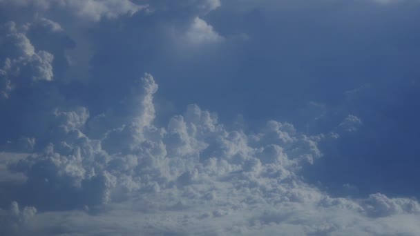 Mooie wolken op blauwe hemel — Stok video