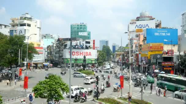 Tráfego caótico na estrada de Ho Chi Minh — Vídeo de Stock