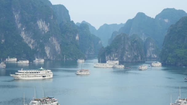 Paisaje tropical de la bahía de ha long — Vídeo de stock