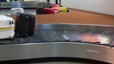 Varış kemerinde hareketli Bagaj çanta