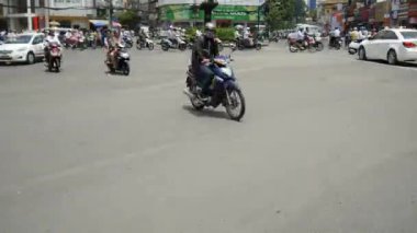 Ho Chi Minh yolu üzerinde kaotik trafik
