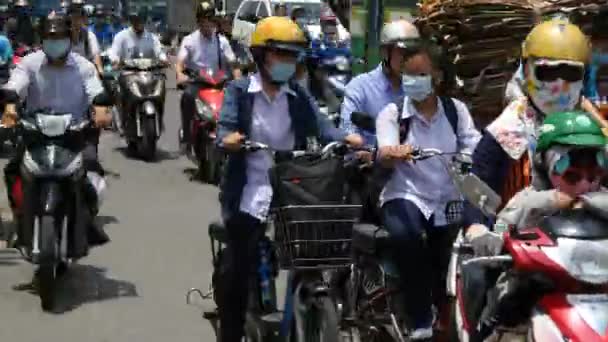 Kaotiska trafiken på vägen av Ho Chi Minh — Stockvideo