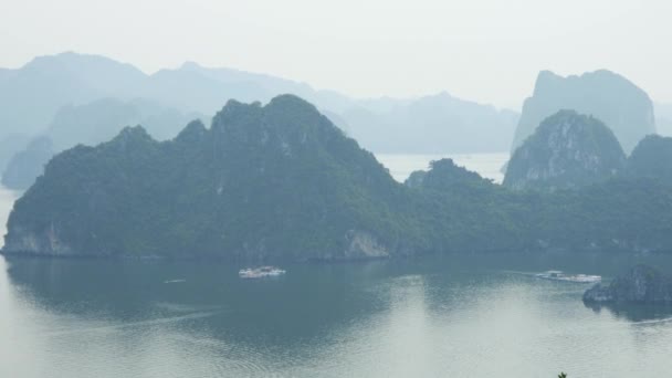 Paisaje tropical de la bahía de ha long — Vídeo de stock