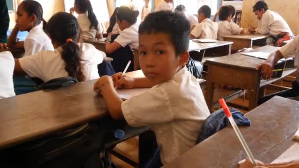 Cambodian children at school — Stock Video