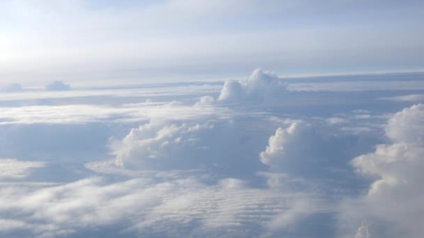 Nuvens bonitas no céu azul — Vídeo de Stock