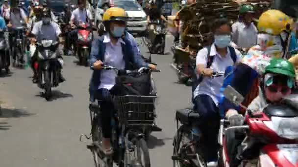 Chaotische verkeer onderweg van Ho Chi Minh — Stockvideo