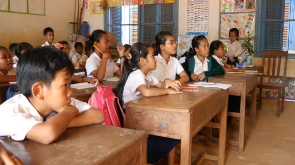 Niños camboyanos en la escuela — Vídeos de Stock