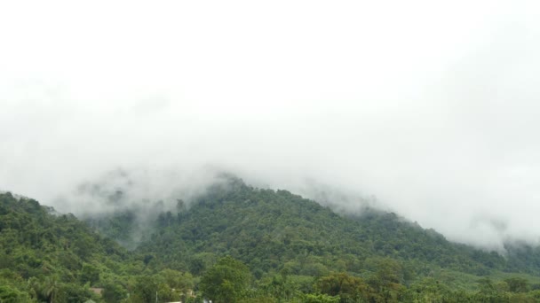 雲が山の上に移動 — ストック動画