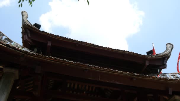 Gevel van Aziatische tempel — Stockvideo
