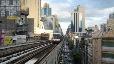 kamera tarafından geçen metroyu 