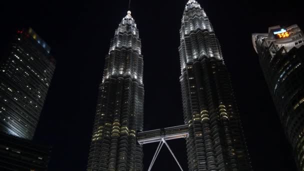 Petronas twin towers — Stock video