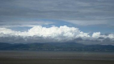 fırtına bulutları deniz üzerine kurma