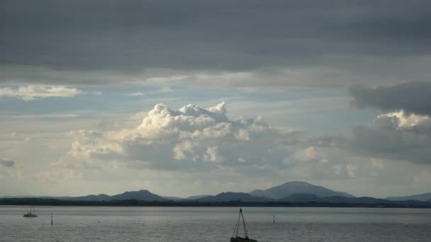 Nuvens de tempestade formando sobre o mar — Vídeo de Stock