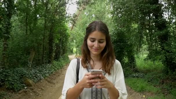 Woman using smartphone — Stock Video