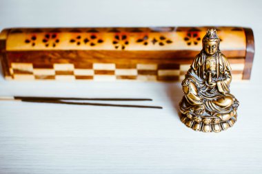 Buda'nın nimet ve tütsü heykelciği.