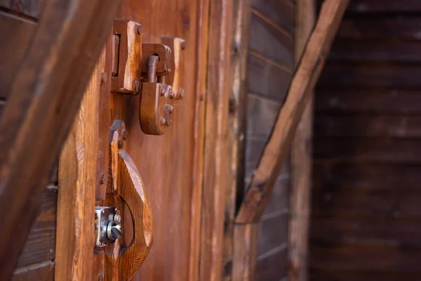 Óriás lakat, a fából készült ajtó — Stock Fotó