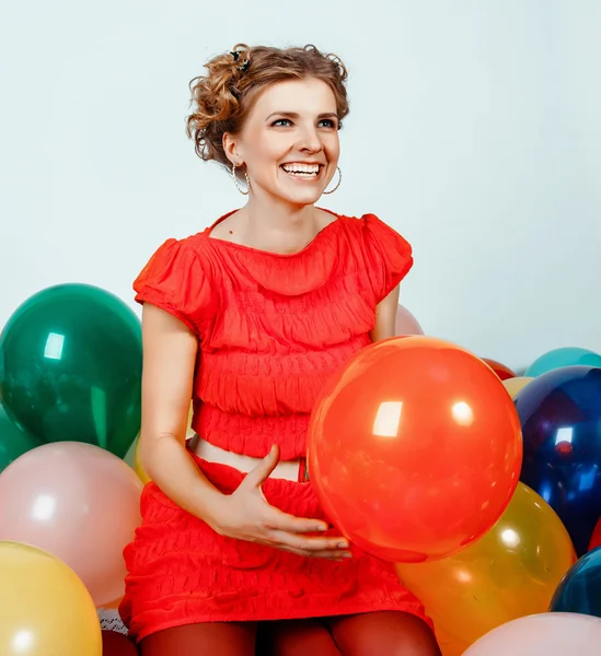 Retrato de una chica con globos sonriendo — Foto de Stock